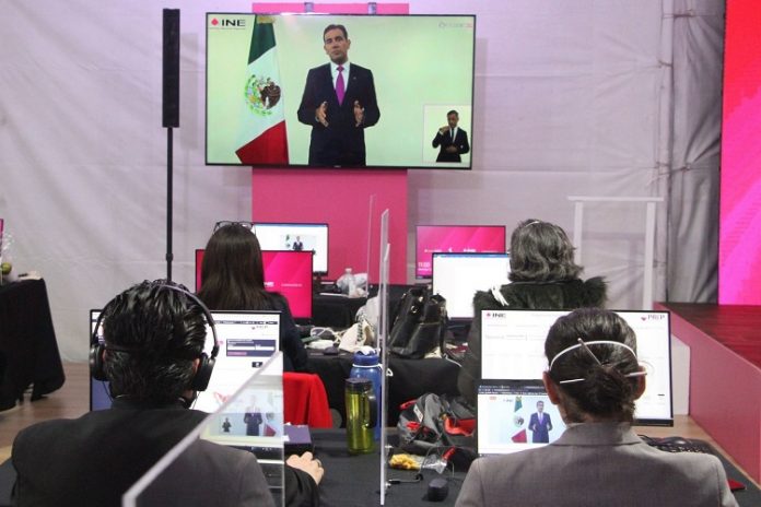 Lorenzo Córdova, durante mensaje de resultados del PREP, tras jornada electoral.