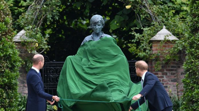 BRITAIN-ROYALS-DIANA-STATUE