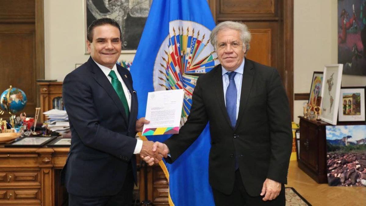 Diputados de Morena denuncian ante FGR a Silvano Aureoles por traición a la patria