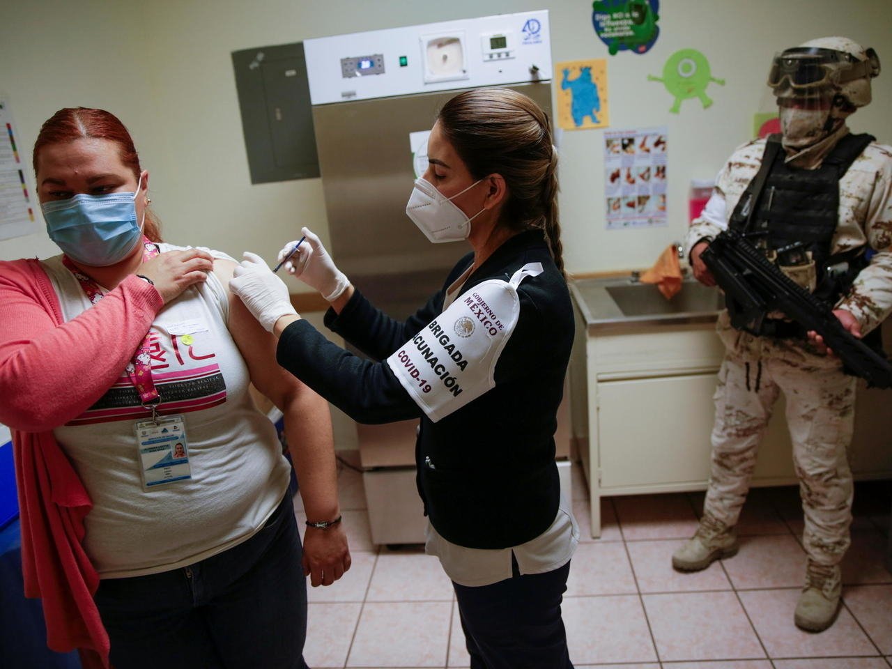 Pide López-Gatell no aplicarse vacunas contra covid-19 adicionales