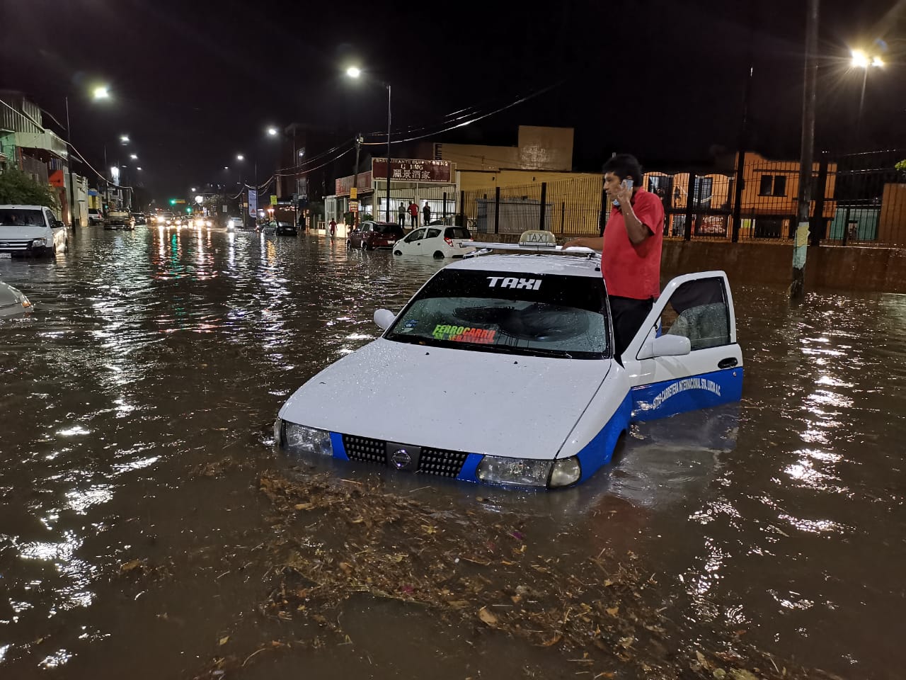Ante inundaciones, Alejandro Murat, gobernador de Oaxaca, pide apertura de albergues en 17 municipios