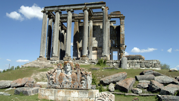 Una nueva estatua de Higía, hija de Asclepio, descubierta en Turquía