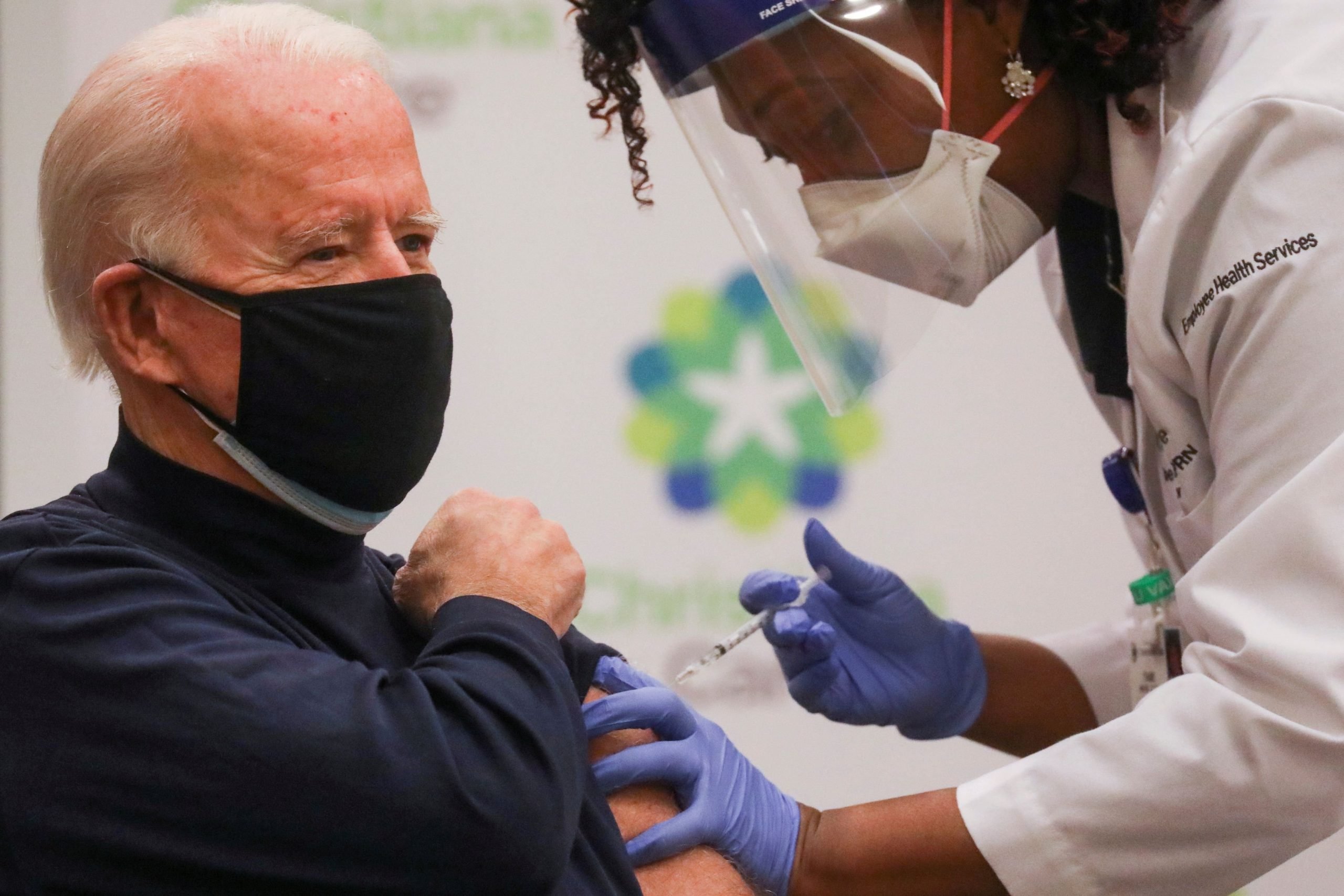 Recibe Joe Biden tercera dosis de vacuna anticovid