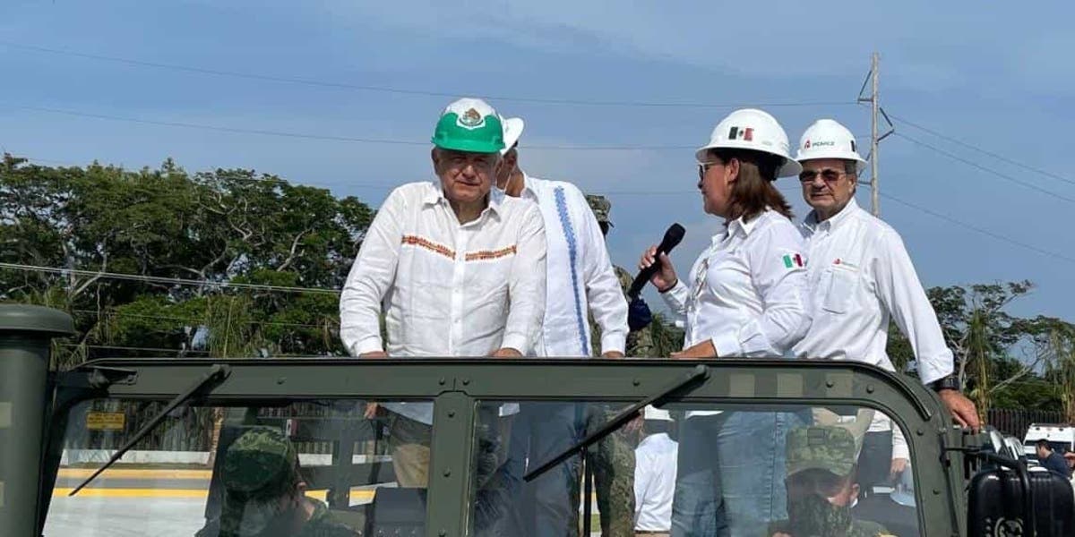AMLO: presume Inversión en refinerías. Destaca  futura autosuficiencia y frenará gazolinazos