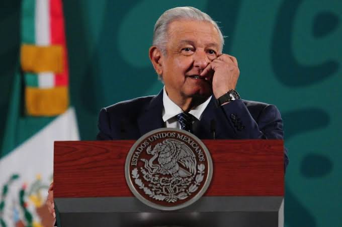 “Se llenaron las facultades de conservadores”; AMLO reitera críticas a la UNAM 