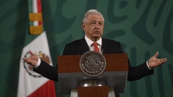 AMLO califica a la OMS como “ineficiente y desidiosa” por no certificar todas las vacunas anticovid