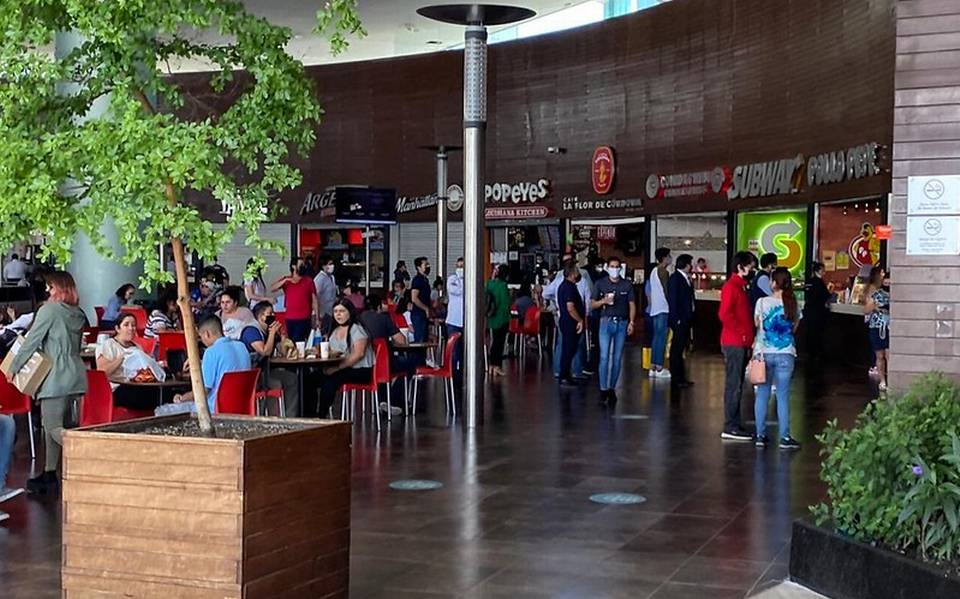 Se analiza mayor aforo en restaurantes y comercios en próximas semanas.
