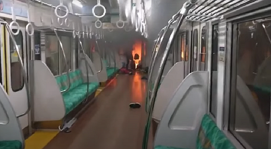 Hombre apuñala a varias personas en tren de Tokio