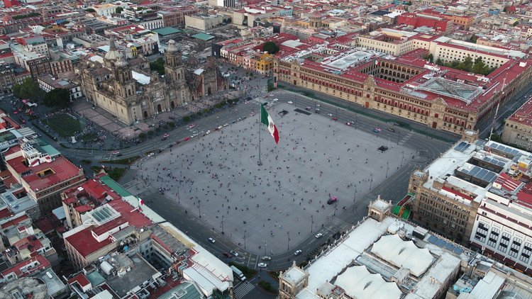 AMLO encabeza desfile de la Revolución Mexicana, primer acto masivo ante el avance de la vacunación