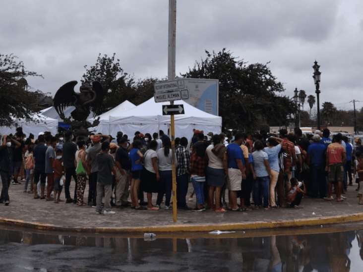 Aplican vacuna Cansino a migrantes en Reynosa, Tamaulipas