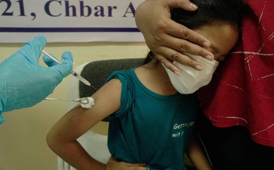 Evalúa EMA posible uso de vacuna Moderna anticovid en niños de 6 a 11 años