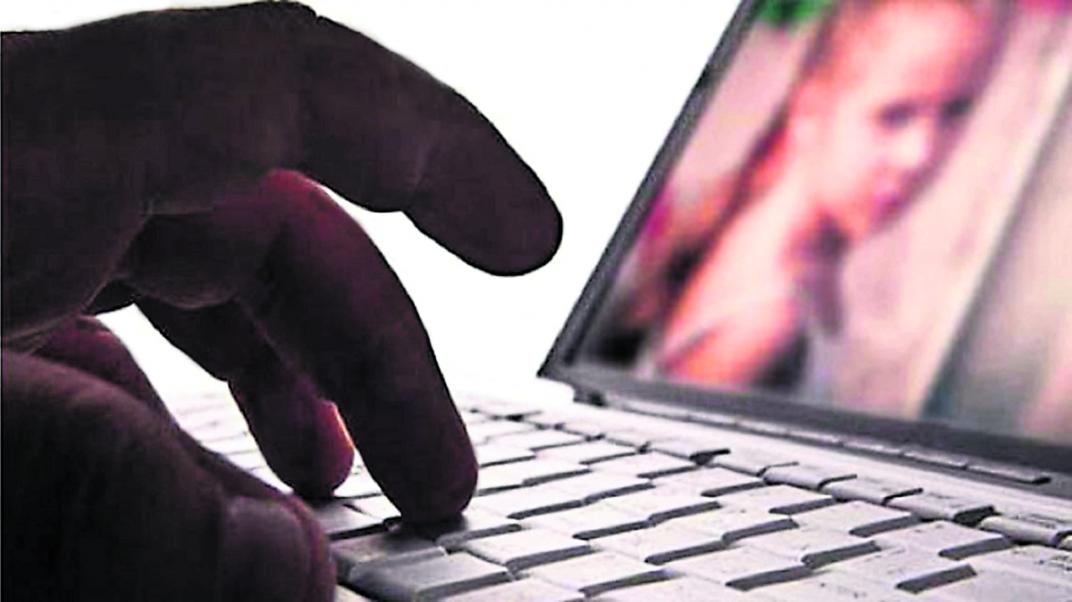 Detienen en CdMx a adulto mayor por almacenar pornografía infantil