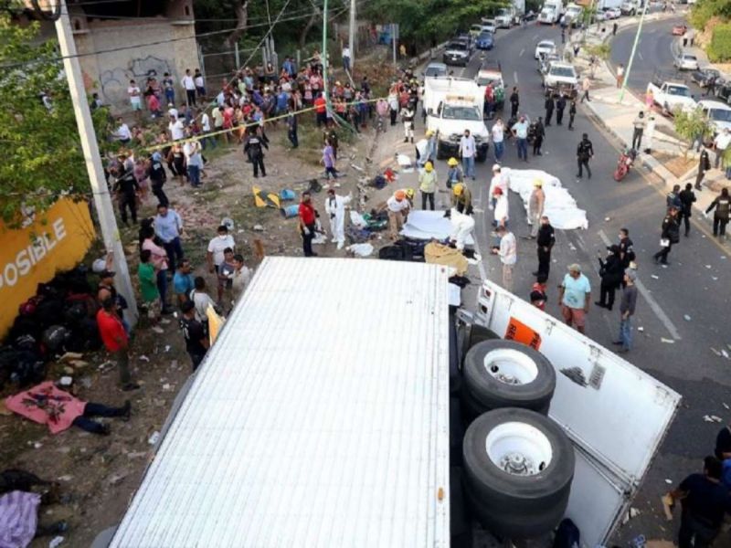 Dan de alta a 85 migrantes lesionados en volcadura de tráiler en Chiapas