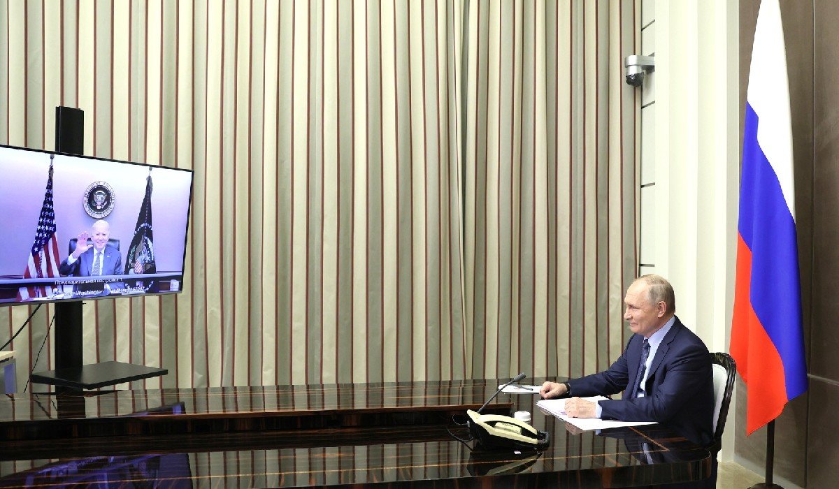 EU y Unión Europea acuerdan desconectar a algunos bancos rusos del sistema SWIFT