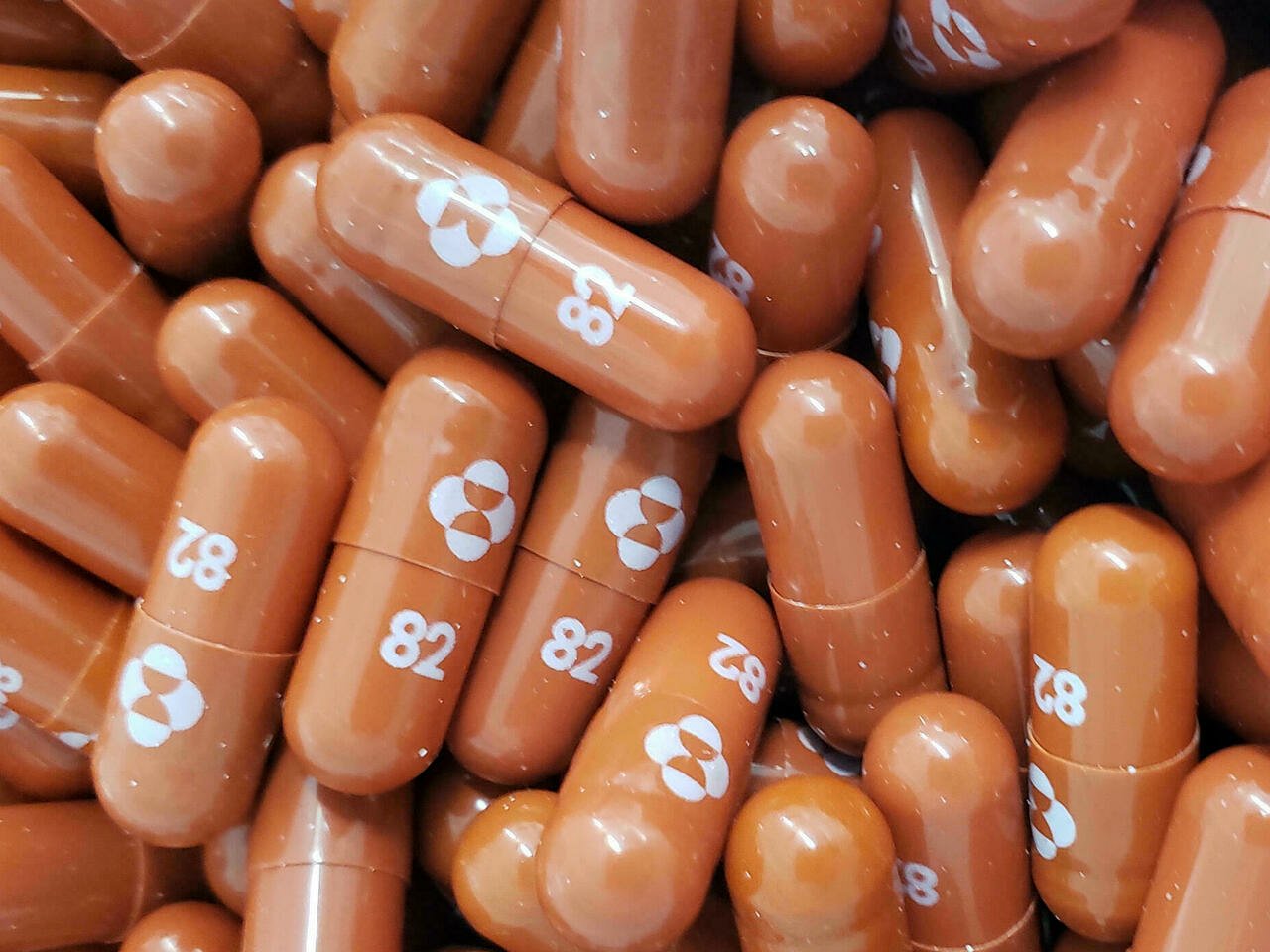 Regulador europeo aprueba píldora contra covid de Pfizer