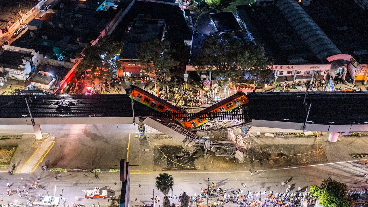 Promueven familias de víctimas de L12 del Metro amparo para conocer acuerdo reparatorio