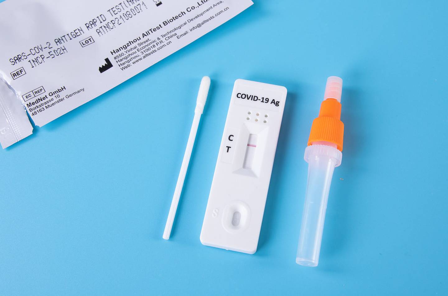 Pruebas rápidas para detectar covid-19 son menos precisas con Ómicron: FDA
