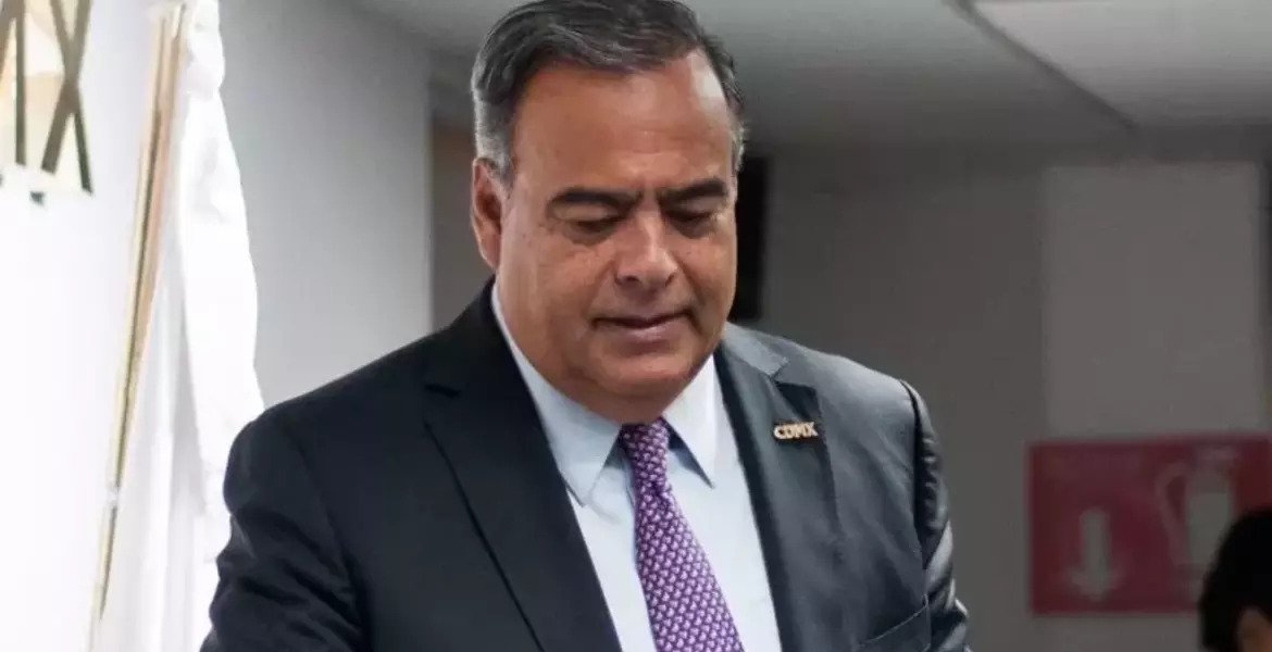 Tribunal ampara a Raymundo Collins y deja sin efecto orden de captura