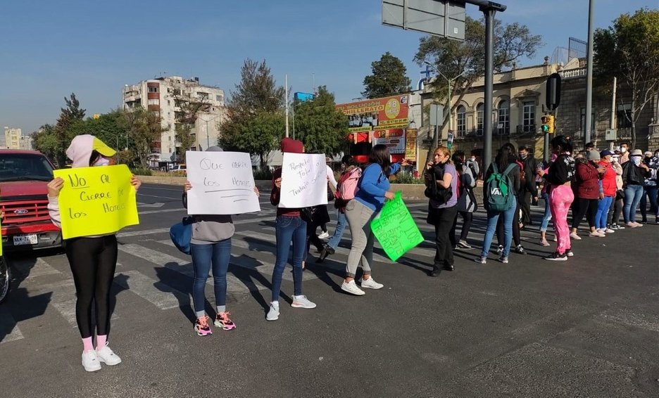 Trabajadoras sexuales bloquean avenida Insurgentes en CdMx