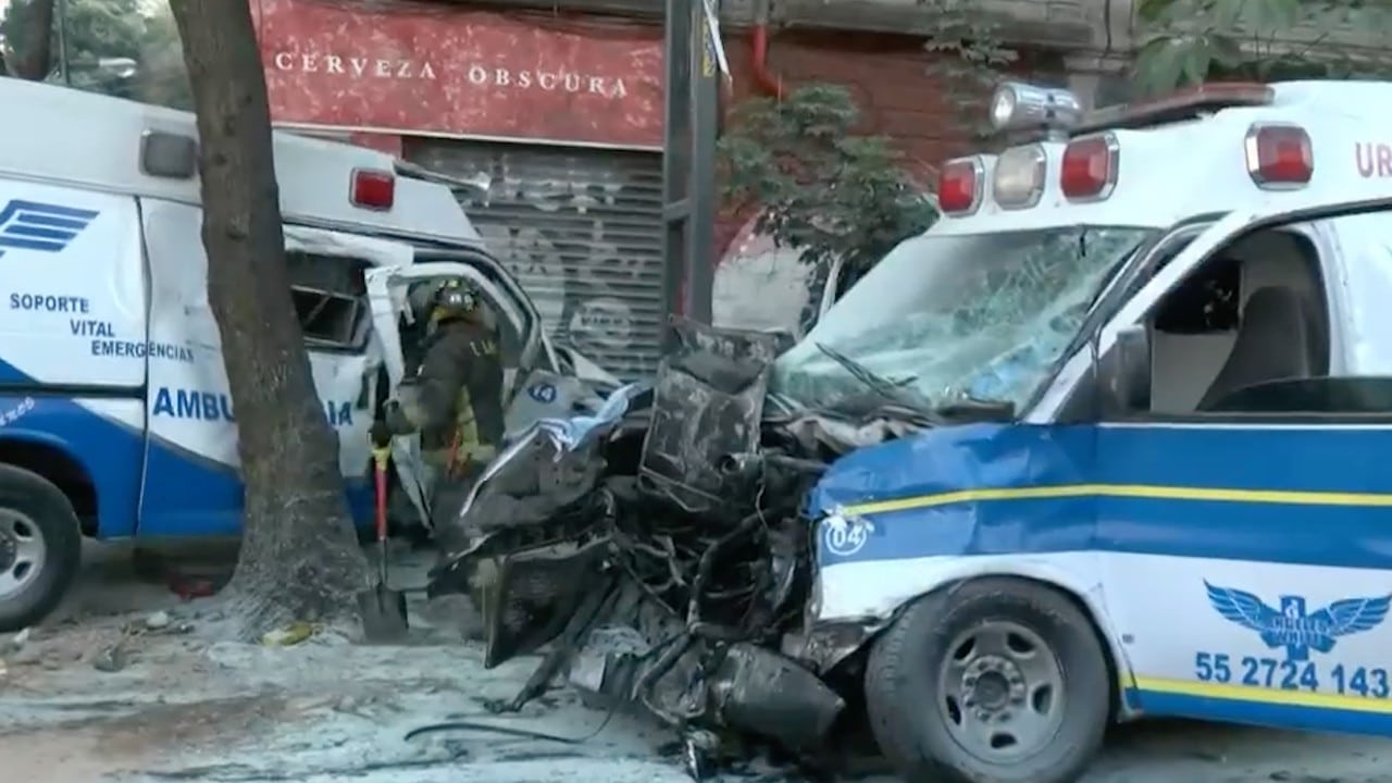 Reportan fuerte choque de ambulancias en la colonia Roma; hay 7 lesionados