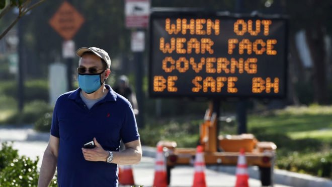 Reactivan en California uso obligatorio de mascarilla en interiores ante repunte de covid