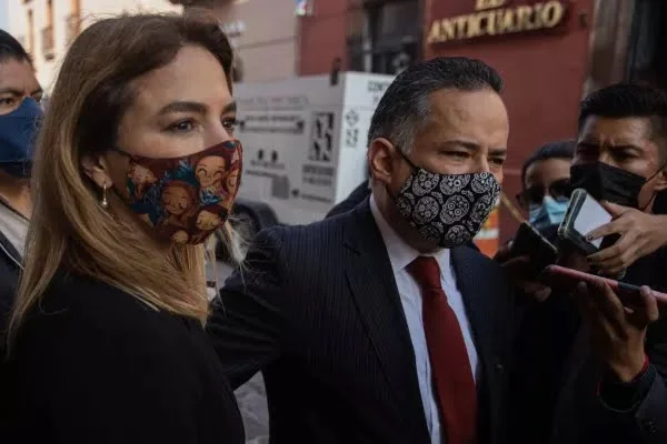 FGR abre carpeta de investigación contra Santiago Nieto y su esposa, Carla Humphrey