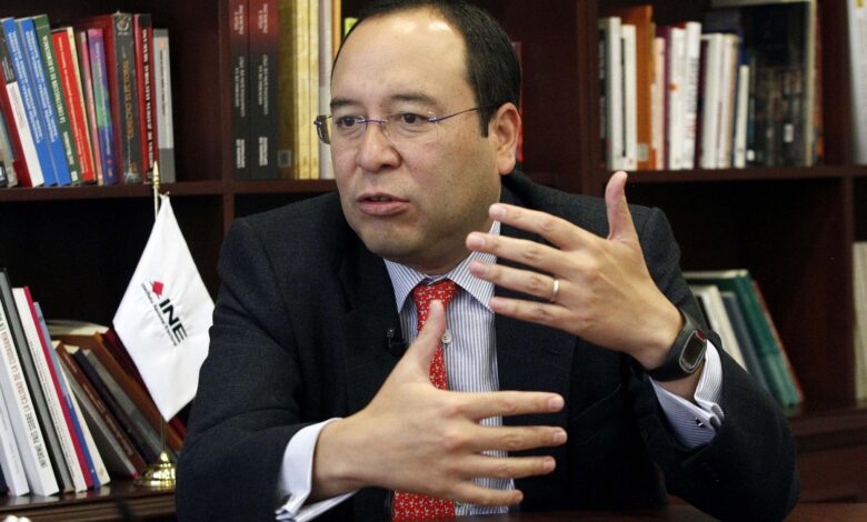 Ciro Murayama reacciona a plan de austeridad para el INE