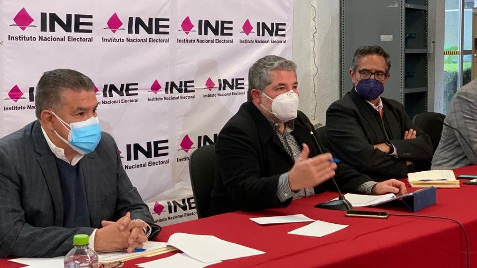 INE valida 100% de firmas requeridas para la consulta de revocación de mandato