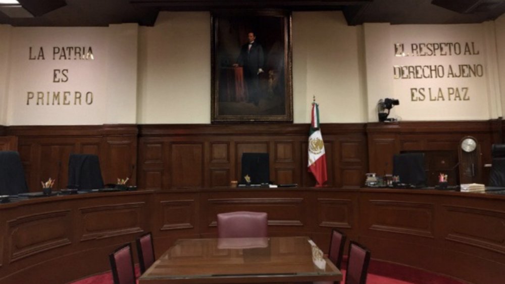 Suspende Corte discusión de revocación de mandato