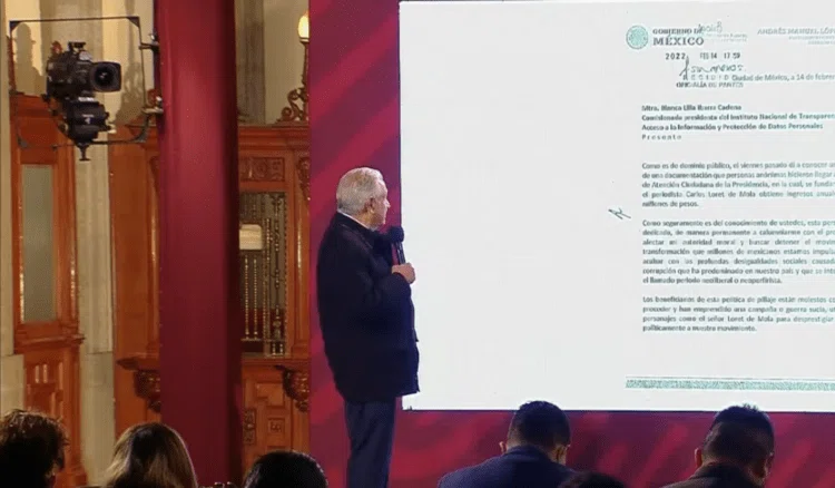 AMLO envía carta al INAI para investigar ingresos del periodista Carlos Loret de Mola  