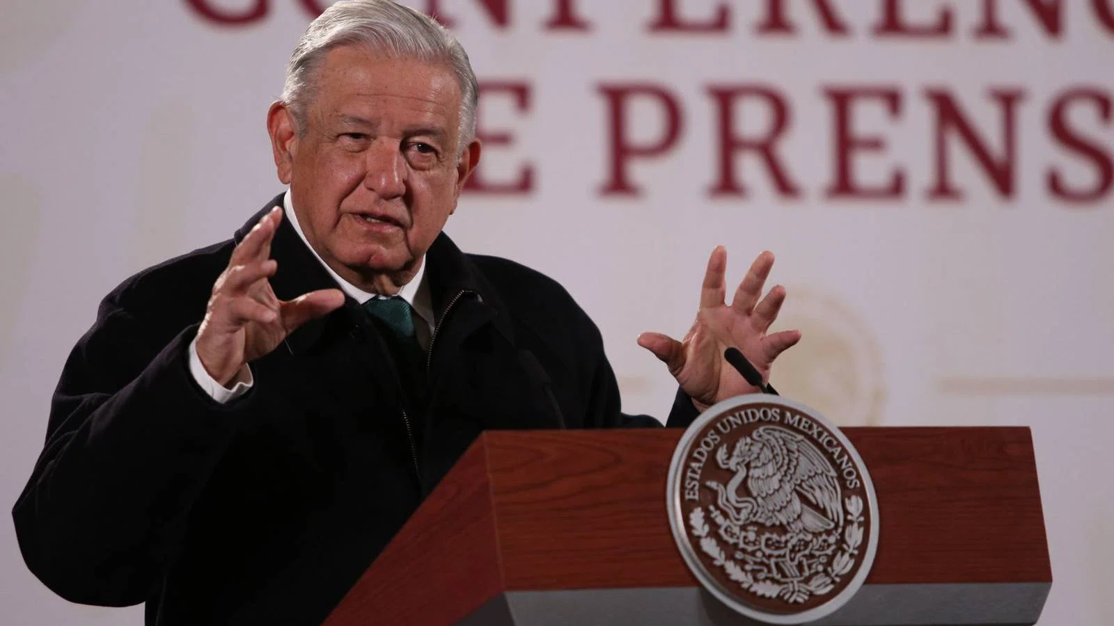AMLO asegura a Kerry que reforma eléctrica está a favor de energías limpias y en contra de negocios sucios 