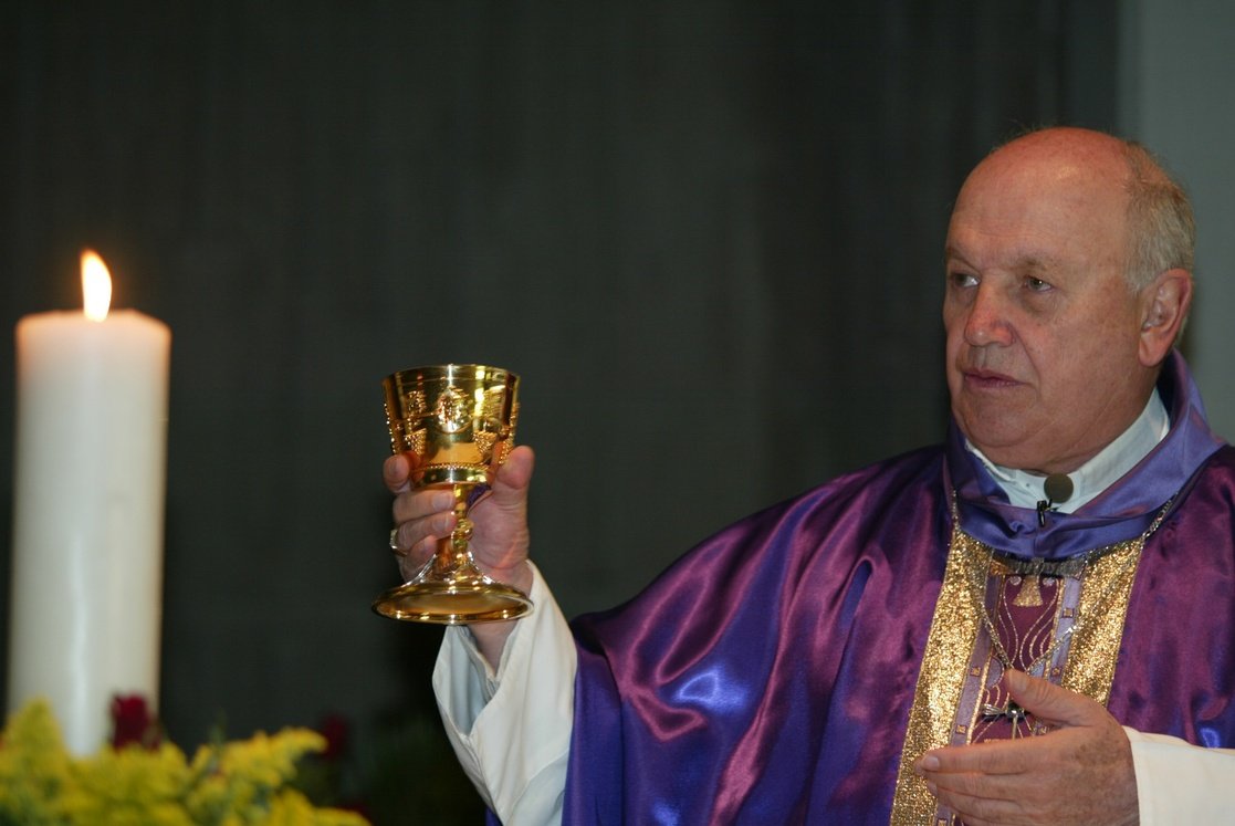 Fallece obispo emérito de Ecatepec, Onésimo Cepeda