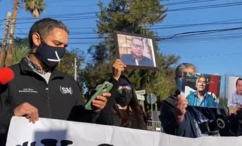 «Nuestro gremio está muy lastimado», periodistas protestan durante conferencia de AMLO en Tijuana