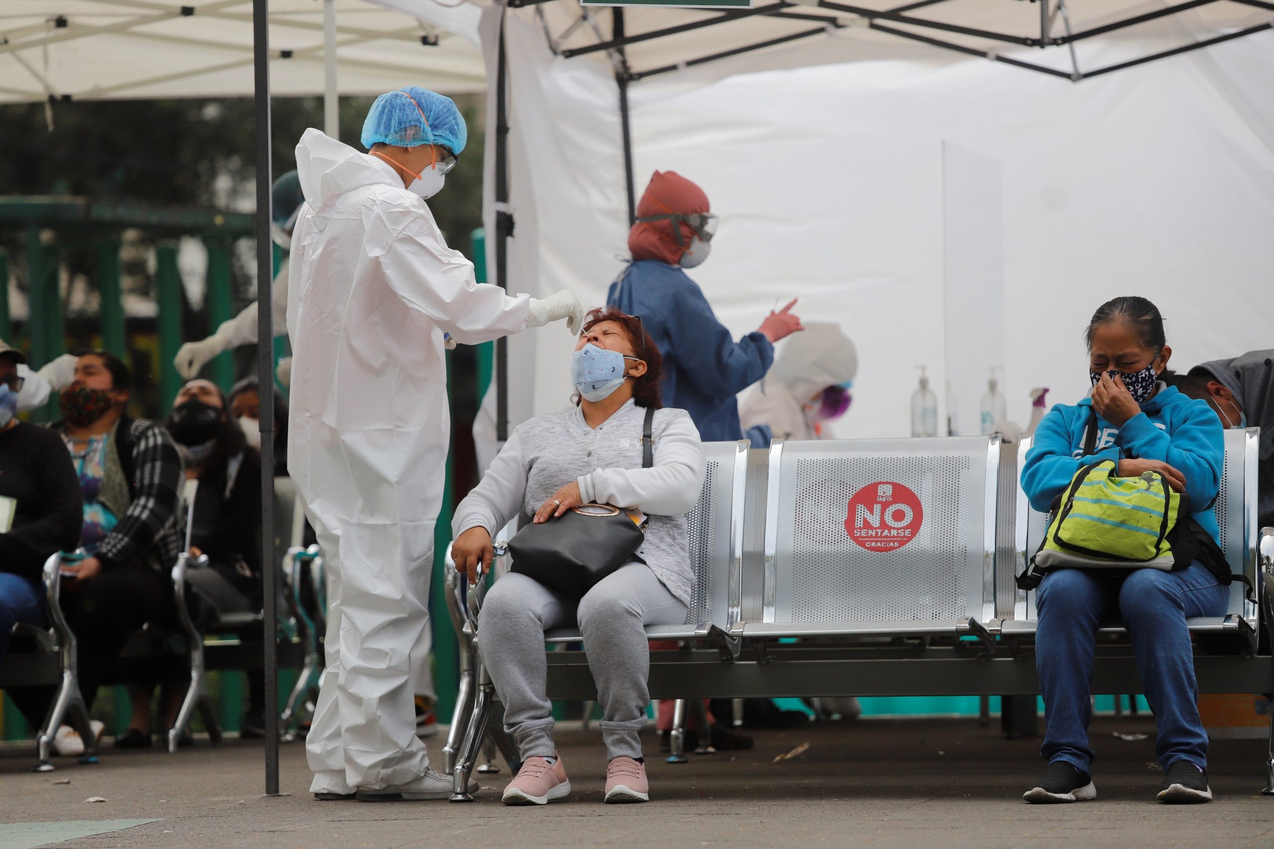 Suspende IMSS permisos covid-19 ante disminución de contagios