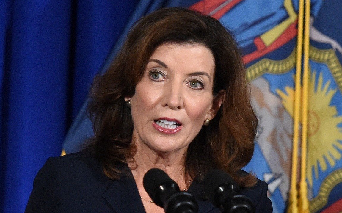 Ofrece gobernadora de Nueva York refugio a ucranianos tras invasión rusa