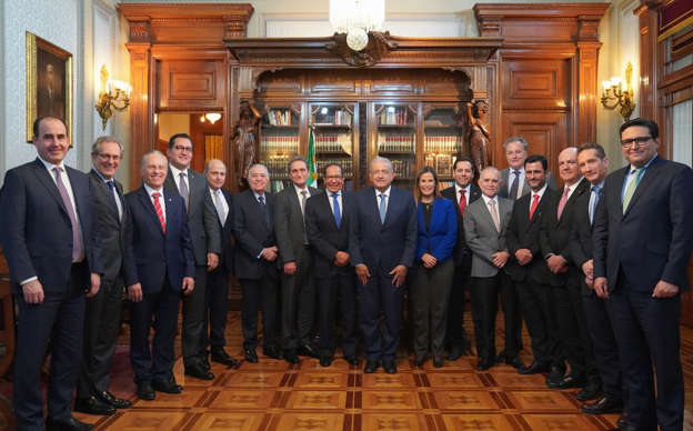 AMLO celebra coincidencias en gestión de Carlos Salazar en CCE