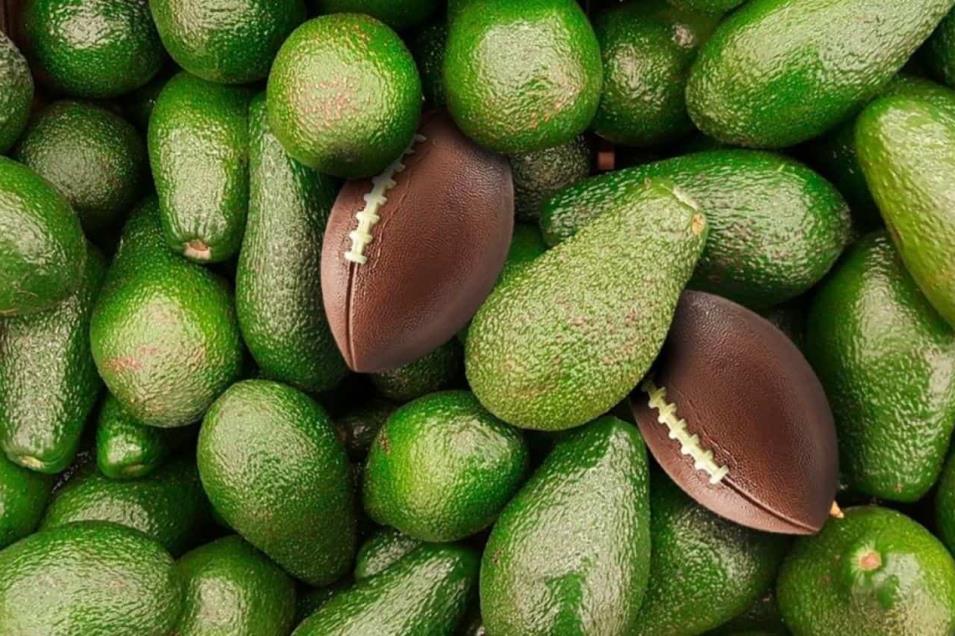 Previo a Super Bowl, EU suspende importaciones de aguacate por supuestas amenazas en Michoacán