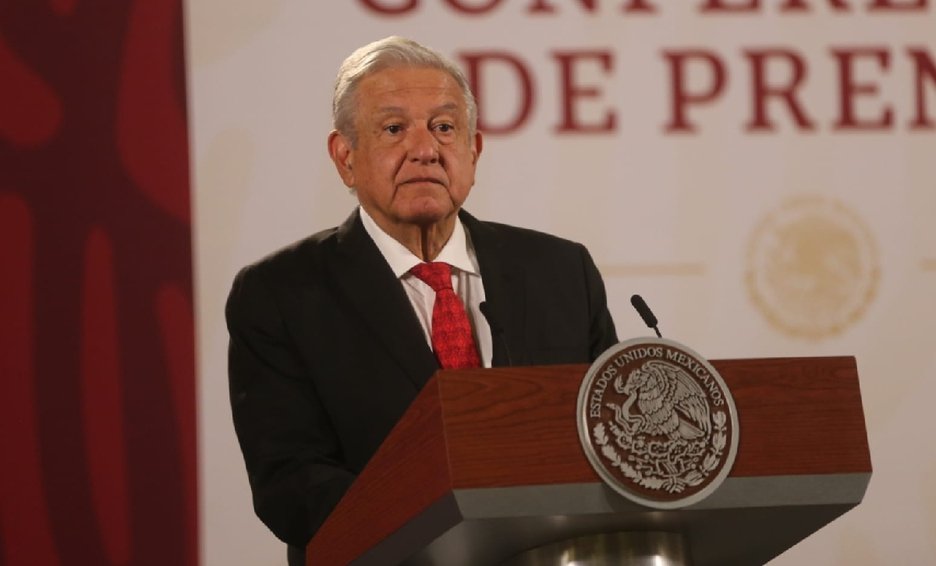 Manifestantes del 8M alistan marros, sopletes y bombas molotov, asegura AMLO 