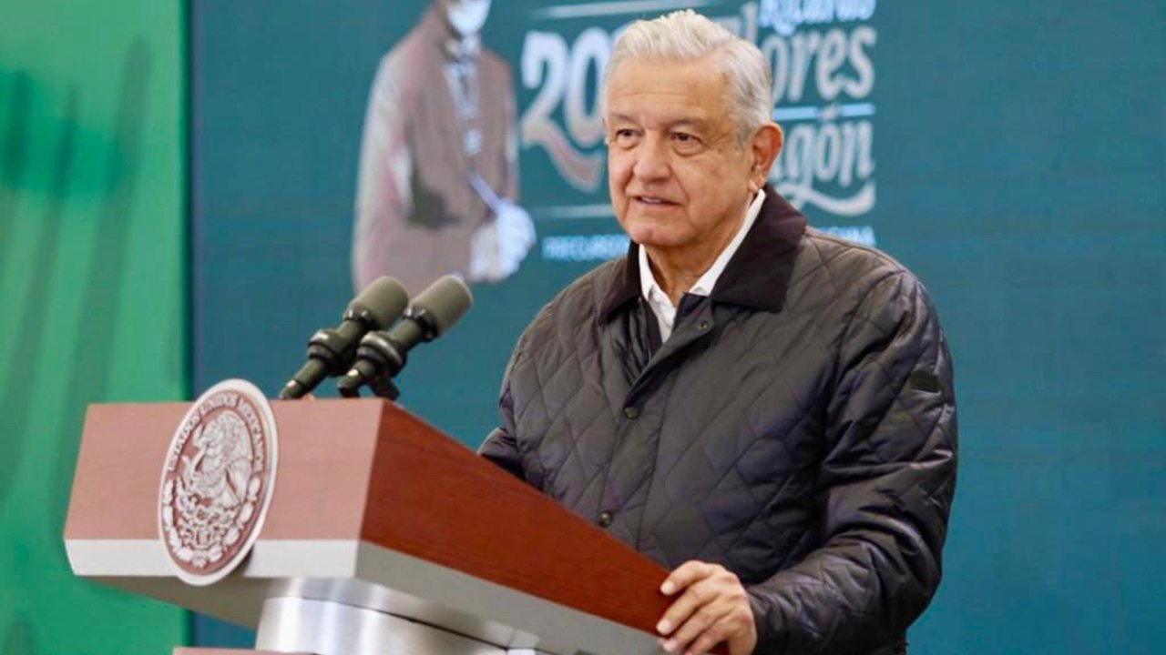 AMLO responde al embajador Ken Salazar: no se modificará reforma eléctrica  