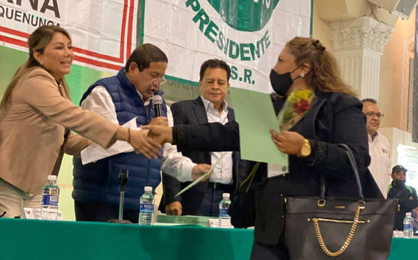 Ricardo Aldana encabeza su primer acto como líder del sindicato de Pemex