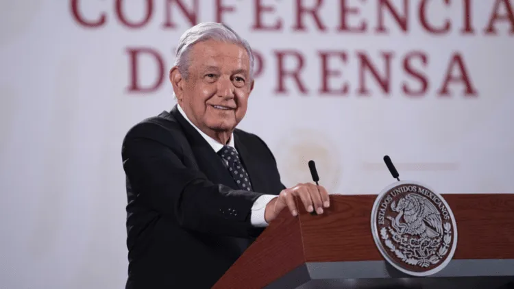 Opositores compraron equipo millonario de espionaje, acusa AMLO  