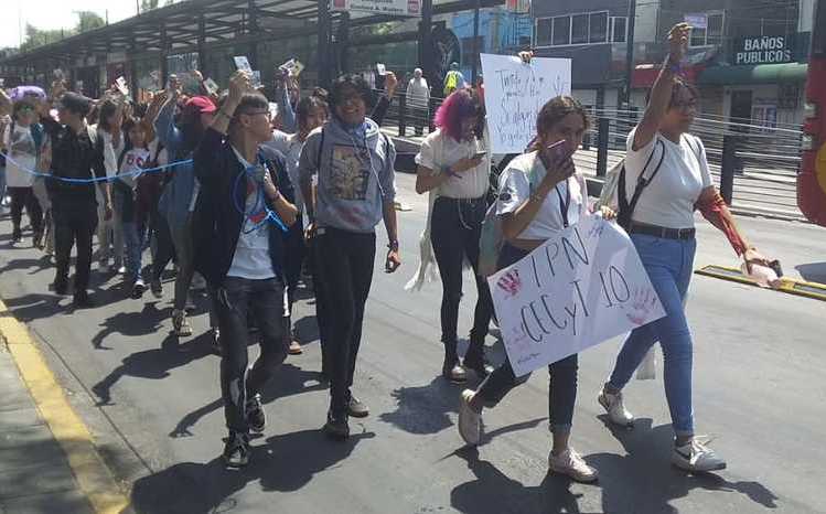 Alumnos del IPN irrumpen en campus Zacatenco por presunto caso de abuso