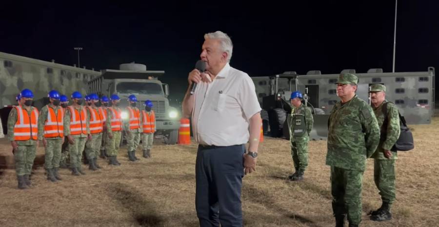 AMLO pide a militares cuidar y defender Tren Maya, AIFA y otras obras públicas