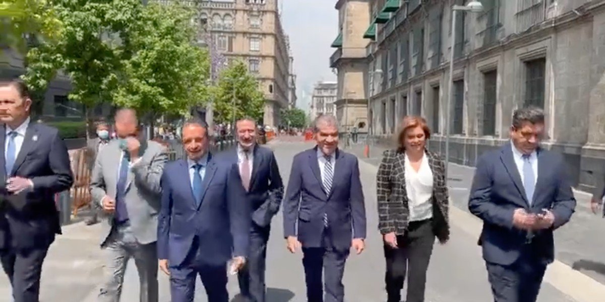 AMLO se reúne con gobernadores en Palacio Nacional para dialogar sobre vacunación covid-19