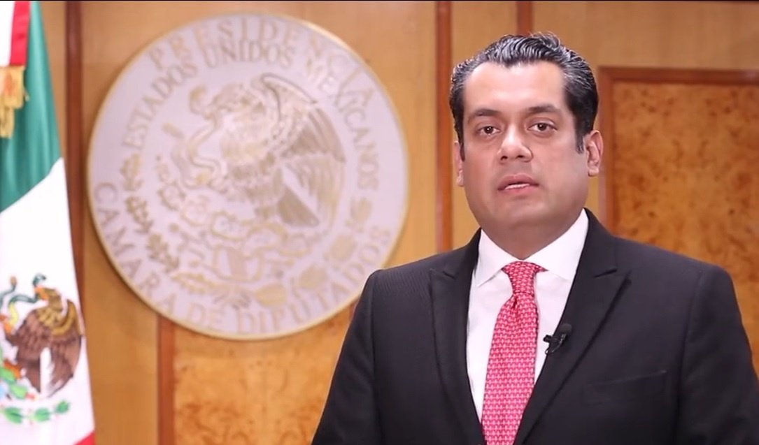 Presidente de San Lázaro se echa «cascarita» con «El Matador» dentro del pleno y lo critican￼