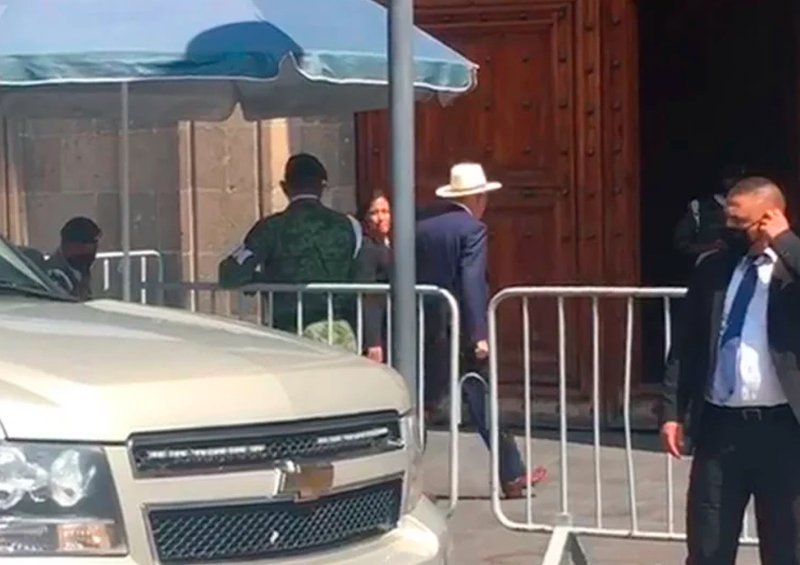 Ken Salazar visita Palacio Nacional tras acusaciones de AMLO contra EU por reforma eléctrica
