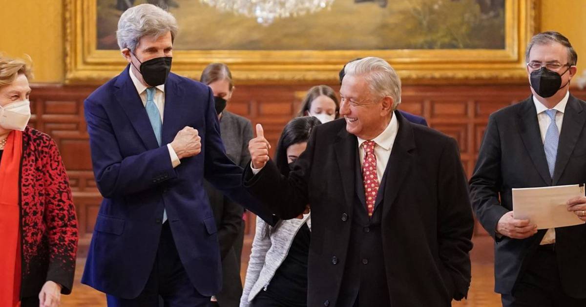 Pactan AMLO y Kerry trabajar en energías limpias y continuar diálogo sobre reforma eléctrica