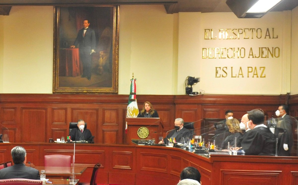 Corte confirma suspensión a Cofece; mandos pueden seguir ganando más que el presidente