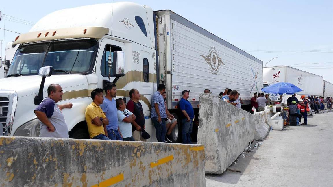Texas suspende inspecciones de camiones en frontera con Nuevo León