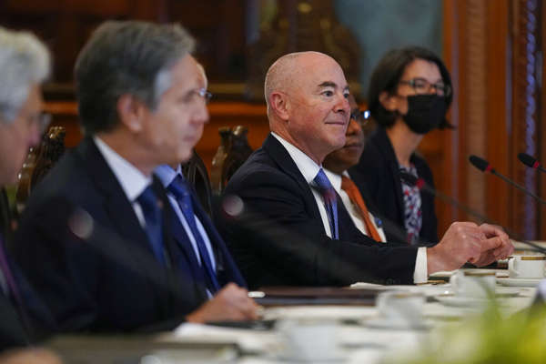 EU enfrentará «presión extraordinaria» en frontera con México, dice Mayorkas